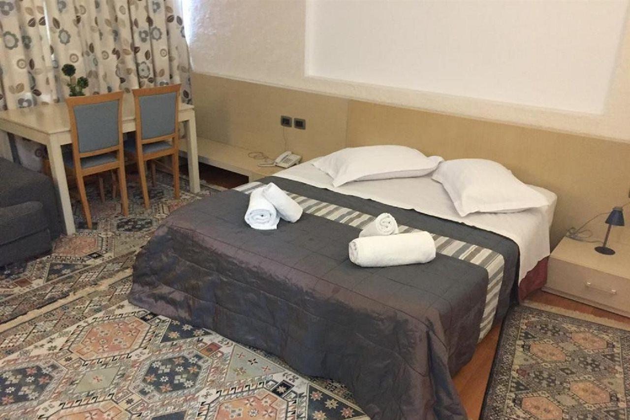 Hotel Bermon Tirana Eksteriør billede