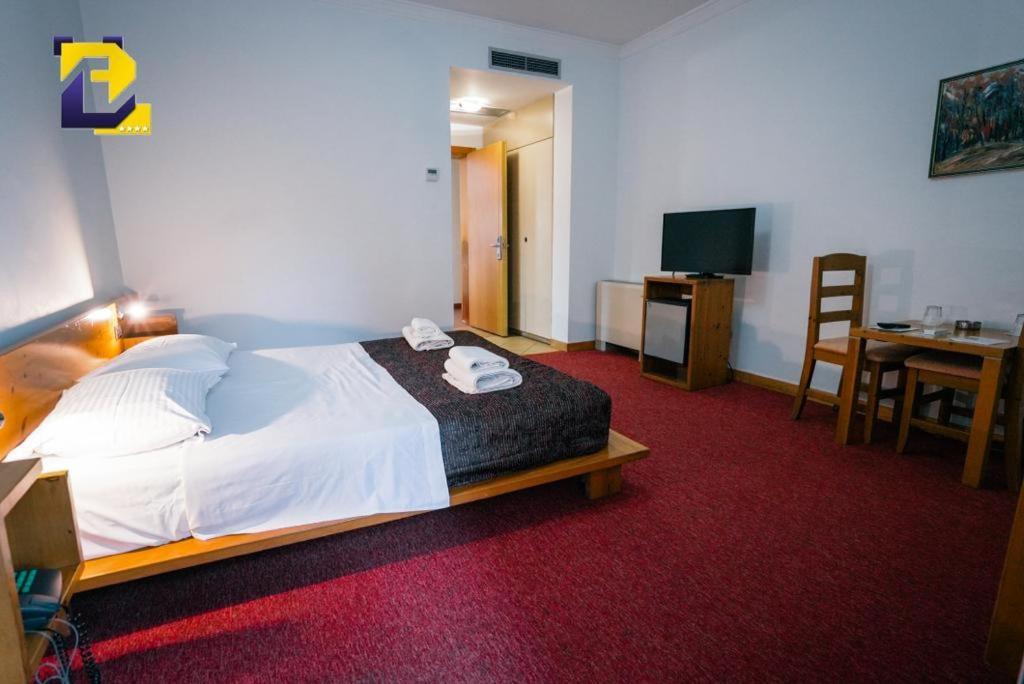 Hotel Bermon Tirana Eksteriør billede