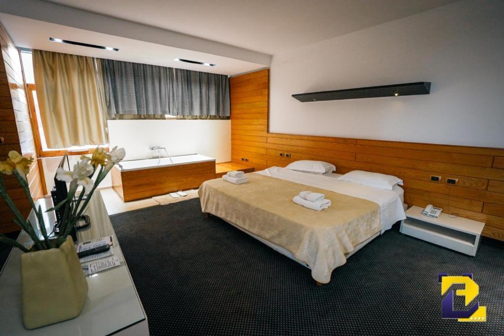 Hotel Bermon Tirana Eksteriør billede